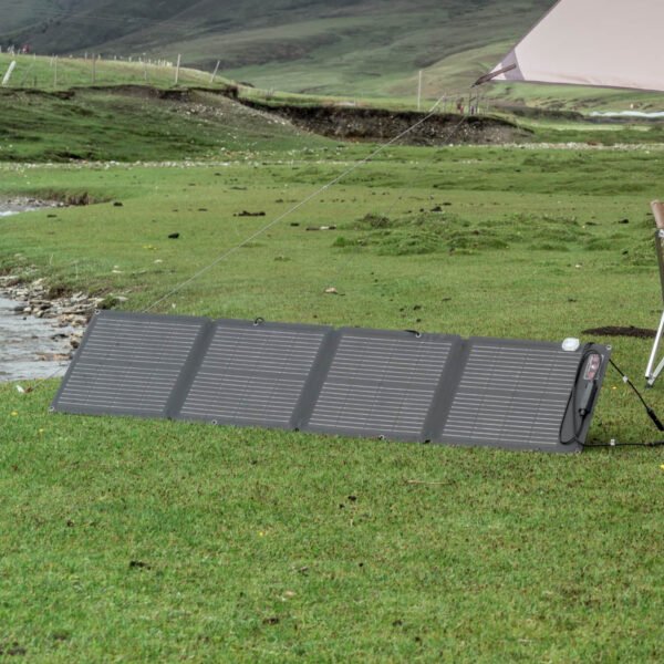 Foto al aire libre de panel solar ecoflow 110W en día de campo