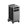 estación de energía portátil Anker SOLIX F3800 con pantalla frontal, múltiples puertos y ruedas integradas para fácil transporte.